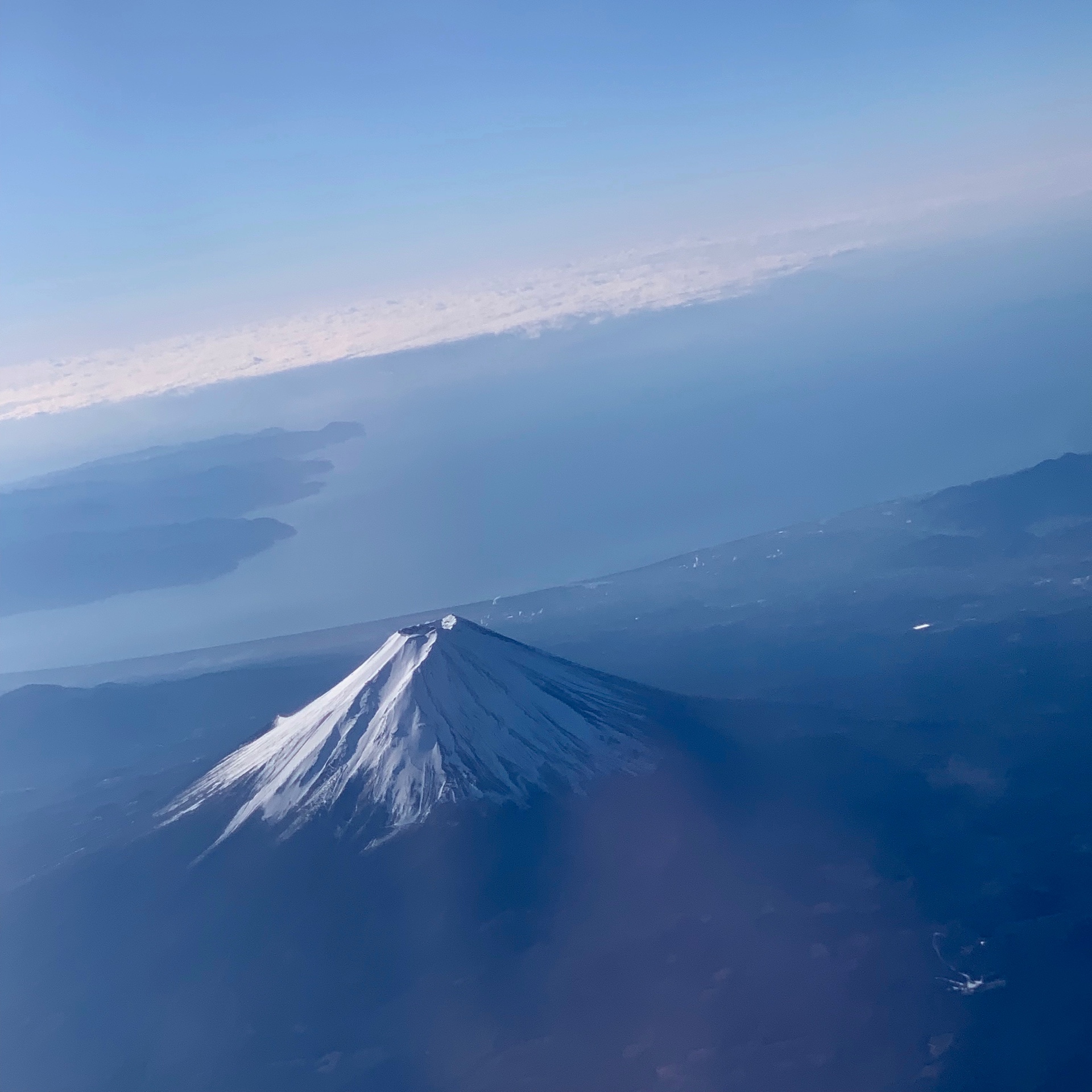 美しい富士山と 機内でできる開運アクション Amarc