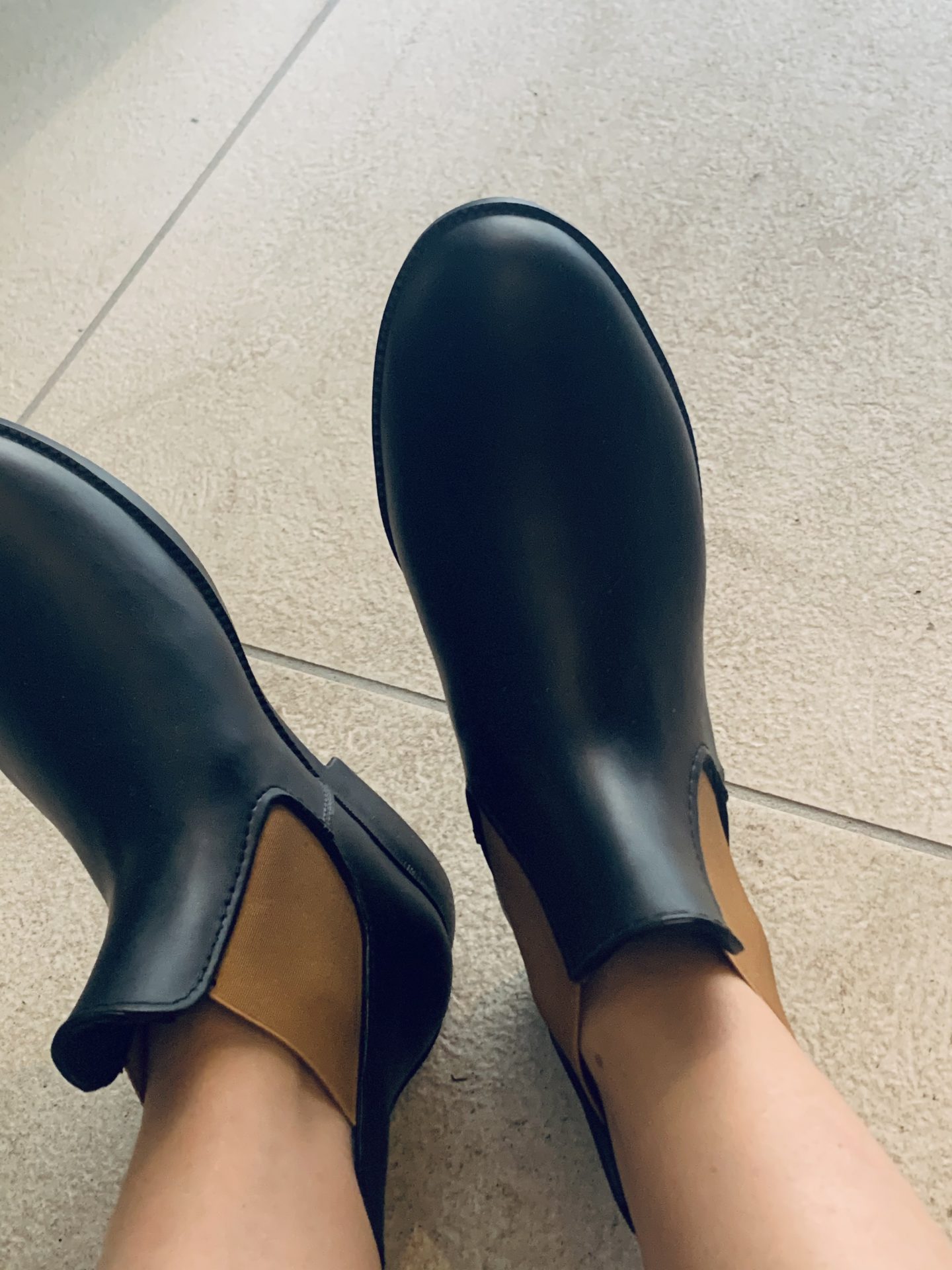 お気に入りの傘とブーツで 雨の日を自由に Amarc