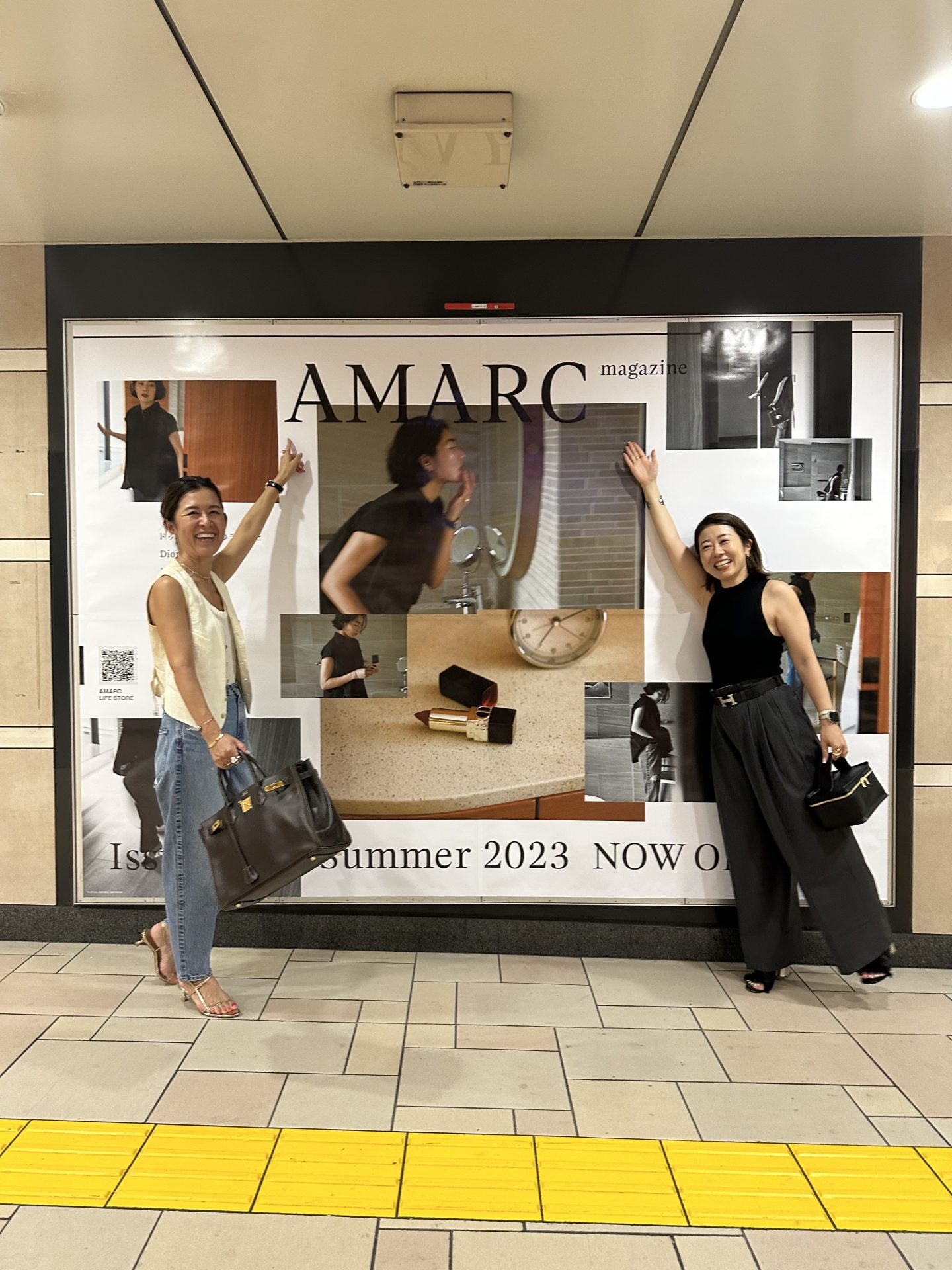 表参道の駅貼り、 みんなで写真を撮りに(笑) | AMARC